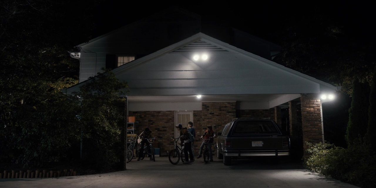 Очень странные дела 1 серия Очень странные дела 1 серия