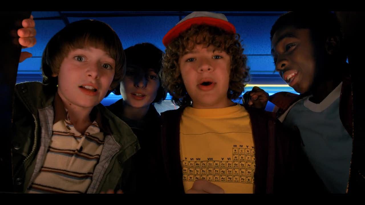 Очень странные дела 2 сезон 1 серия Очень странные дела 2 сезон 1 серия