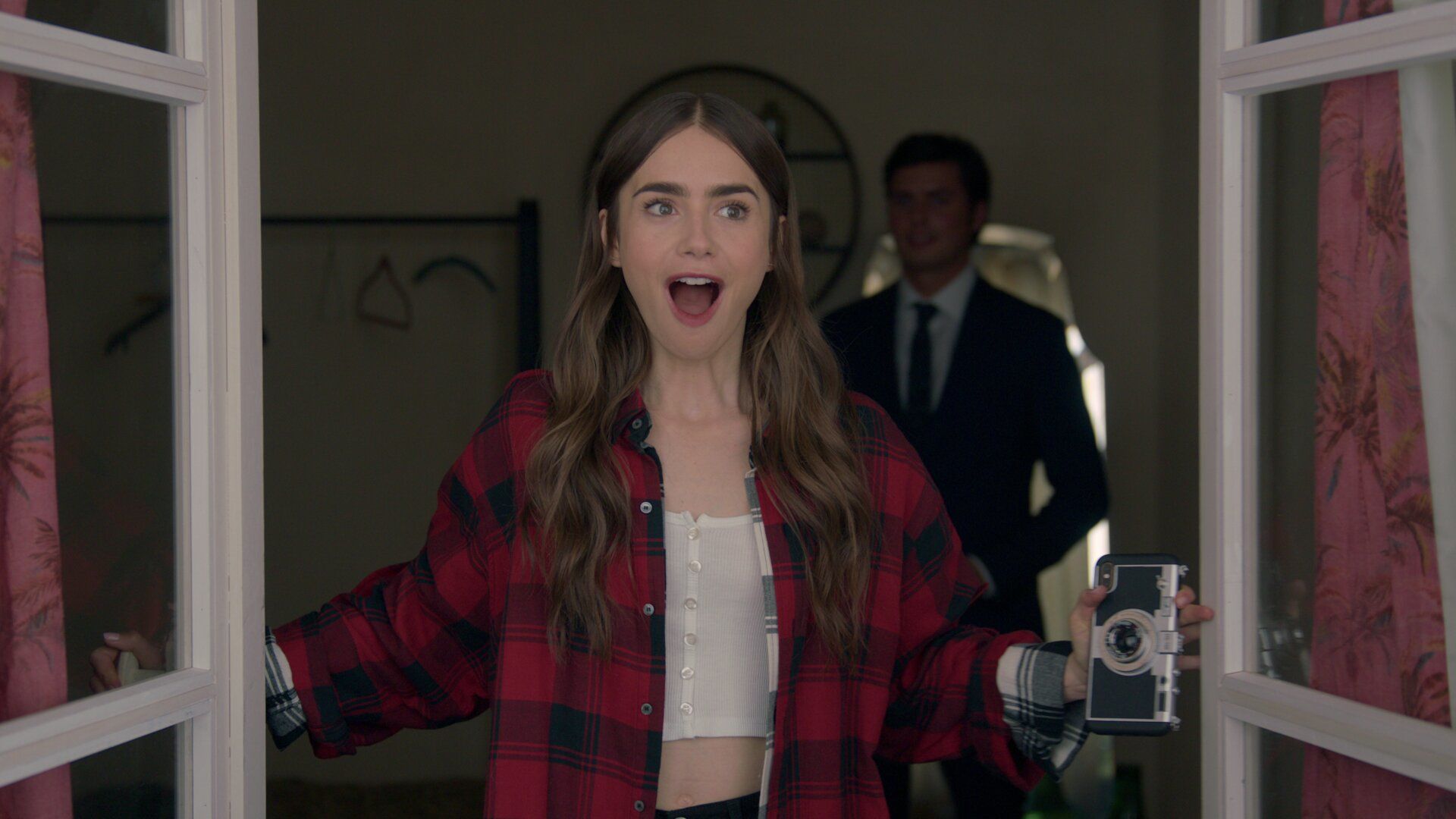 Эмили в Париже 1 серия