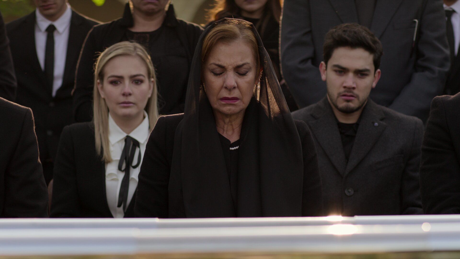 Монархиня 2 сезон 1 серия