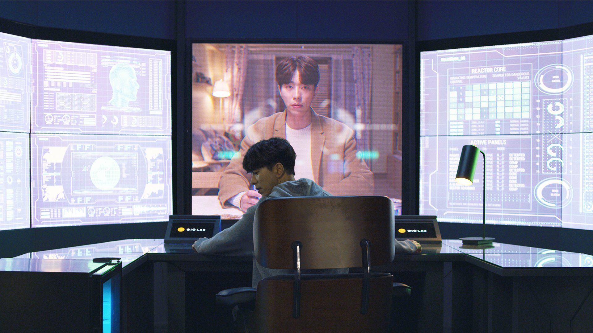 Я влюбилась в голограмму 2 серия