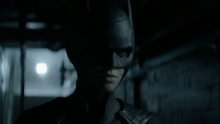 Бэтвумен 1 сезон 2 серия