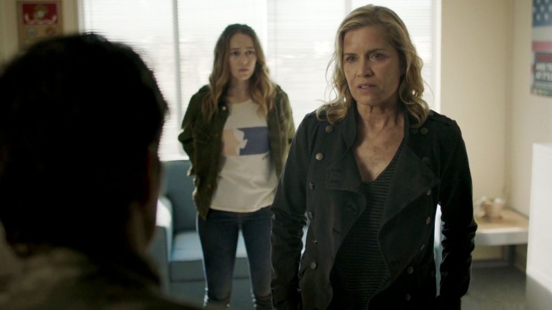 Бойтесь ходячих мертвецов 3 сезон 1 серия