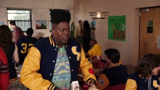 Несгибаемая Кимми Шмидт 1 сезон 6 серия