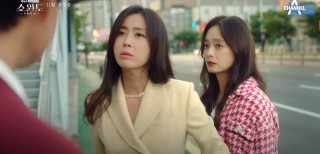 Снежное окно: Дом королевы 1 сезон 8 серия