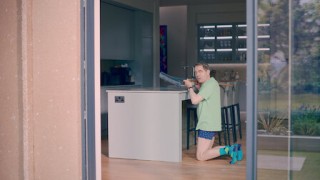 Человек против пчелы 1 сезон 3 серия