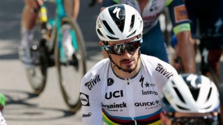 Тур де Франс: Неприкосновенный / Тур де Франс: в сердце пелотона 1 сезон 1 серия